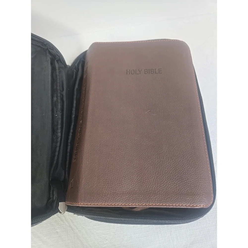 KJV Bible Thomas Nelson 2015 with Christian Art Gifts‎ Case